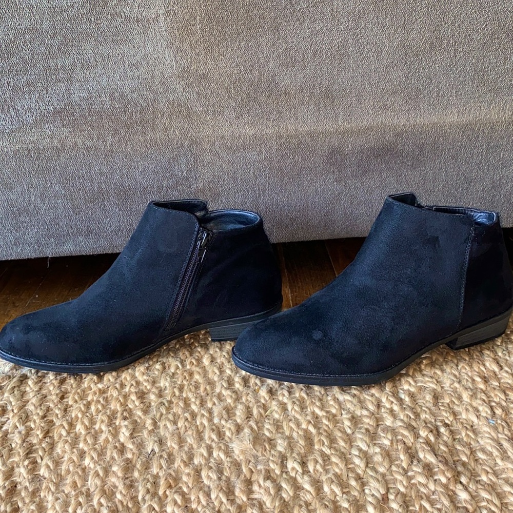 Dominique Nicole, black bootie